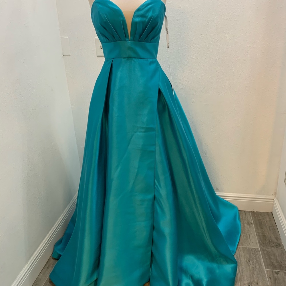 Mary’s Prom Dress Size 6